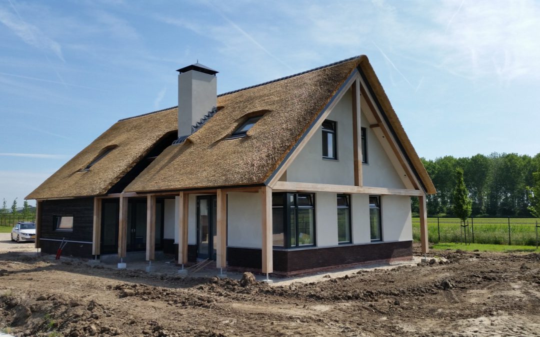 Woning en bedrijfshal in Eck en Wiel